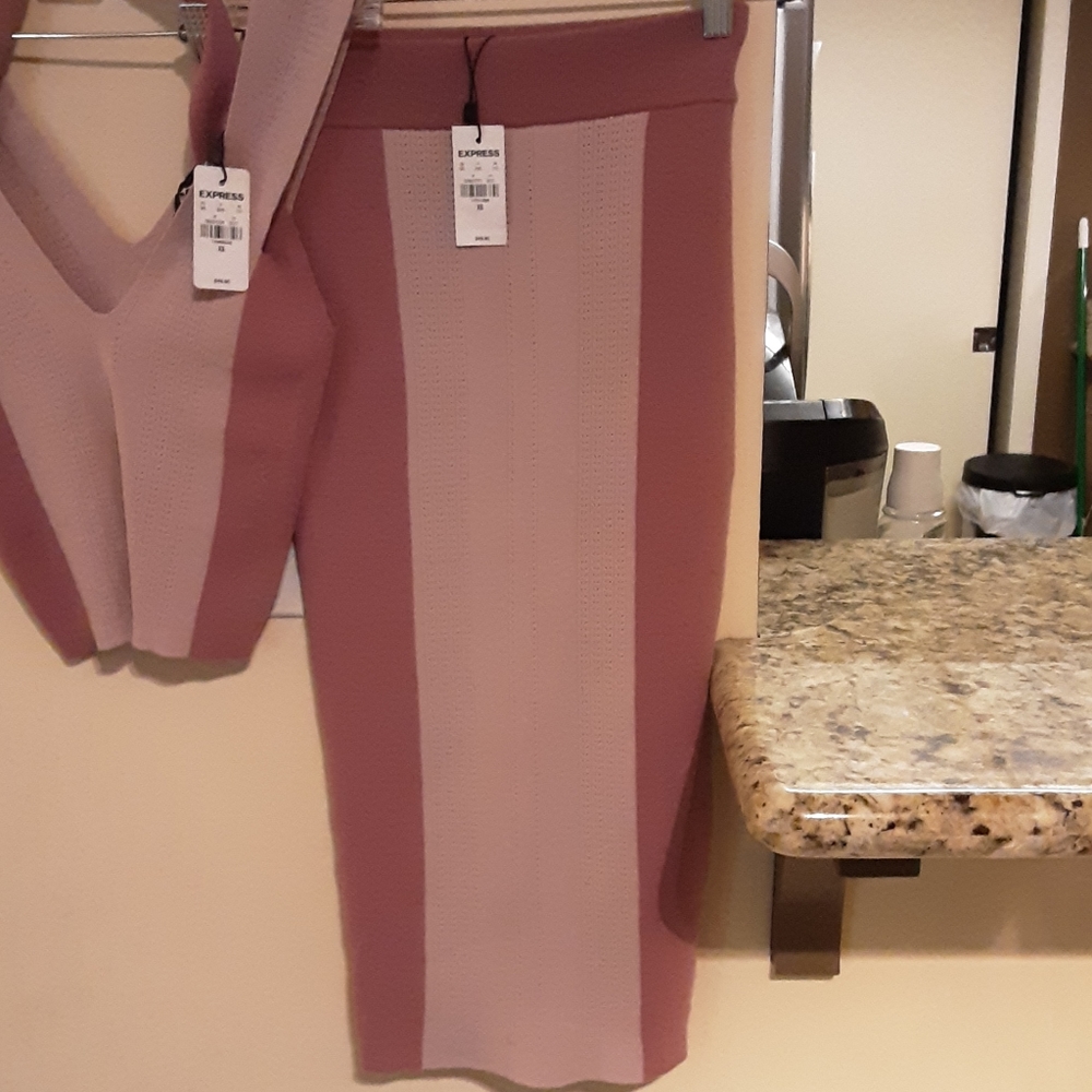 EXPRESS SWEATER CROP TOP AND SKIRT SET XS/XS - Picture 2 of 4